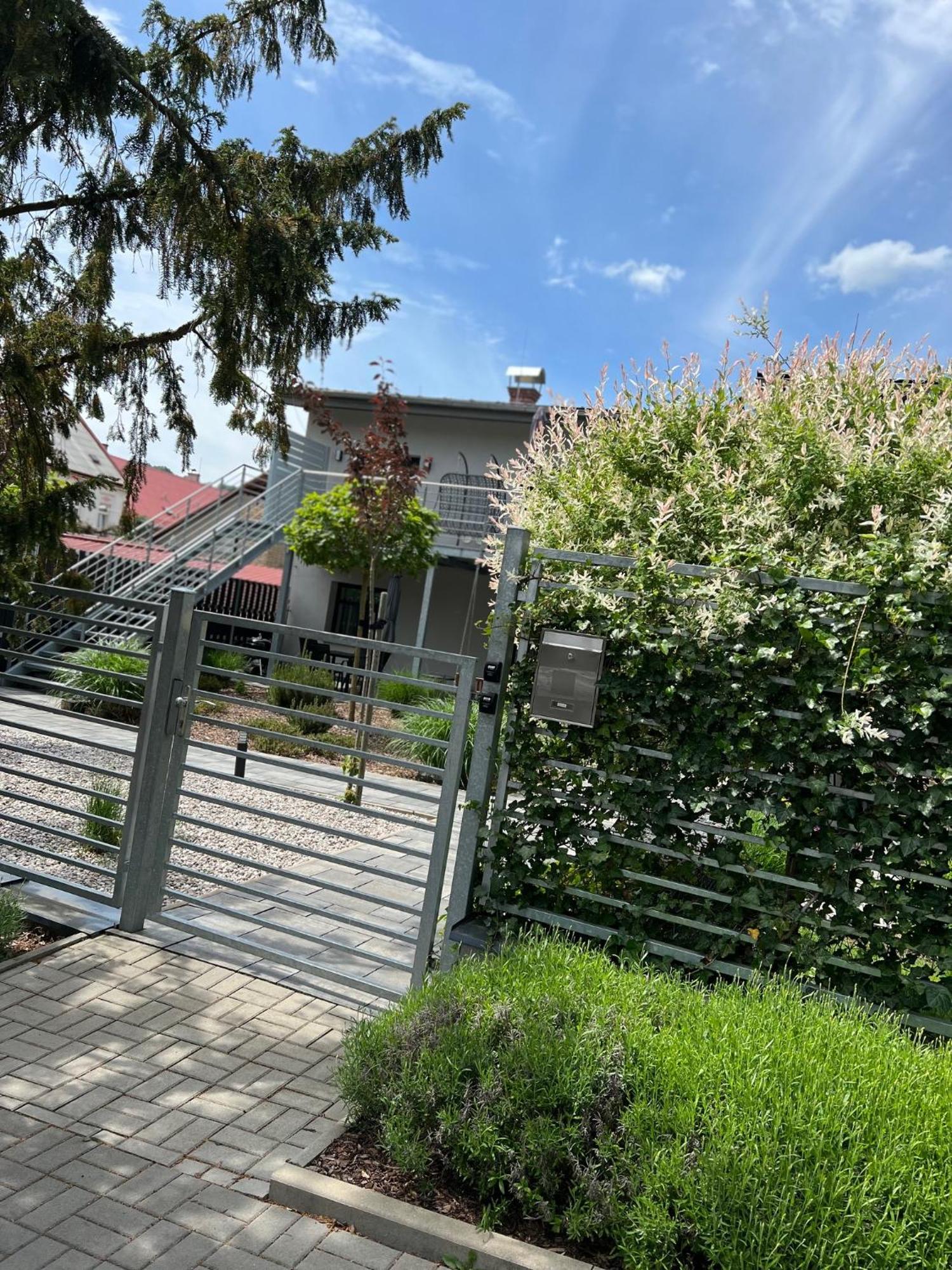 Apartmány Benešov Benesov nad Ploucnici Esterno foto
