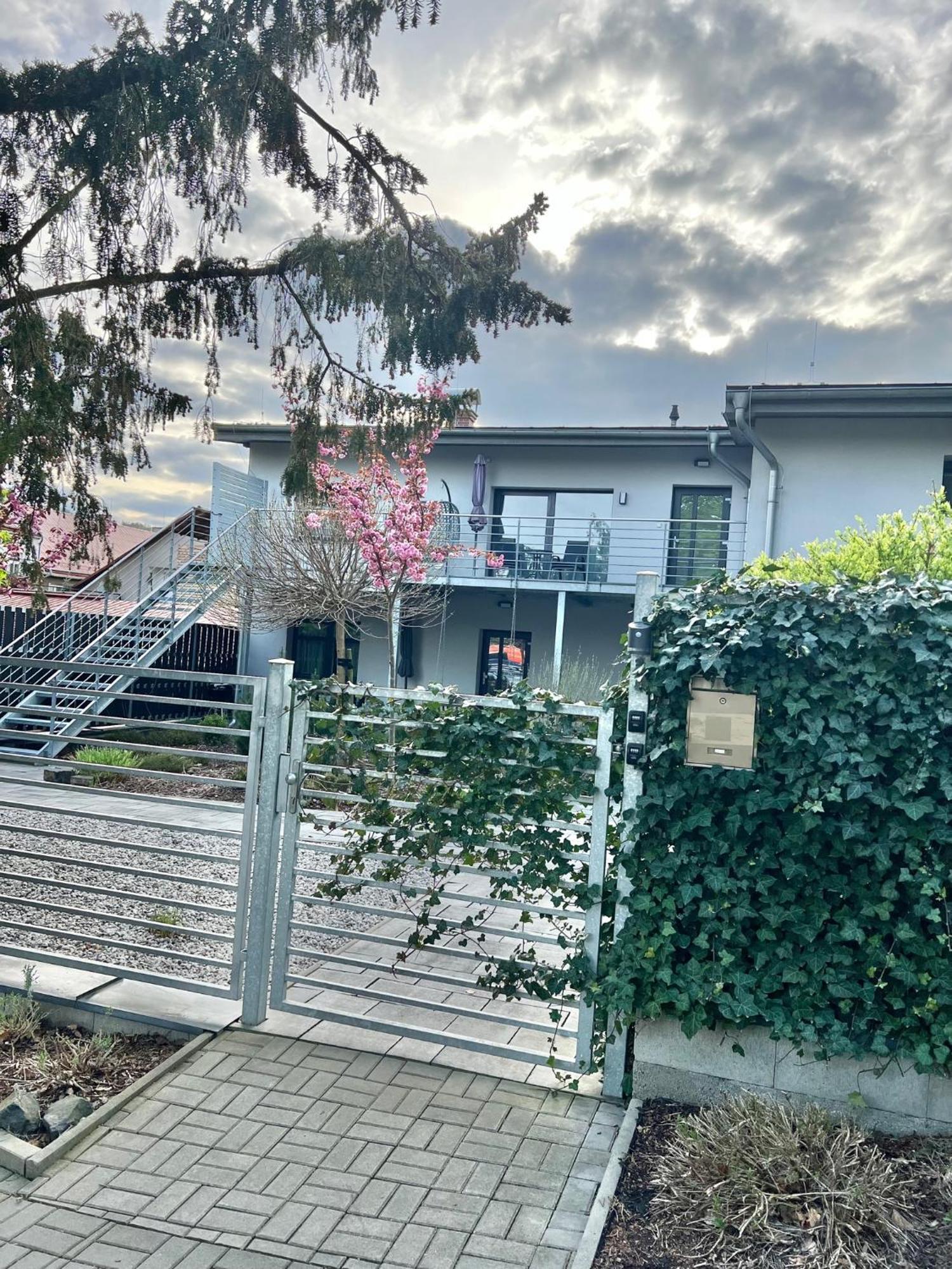 Apartmány Benešov Benesov nad Ploucnici Esterno foto